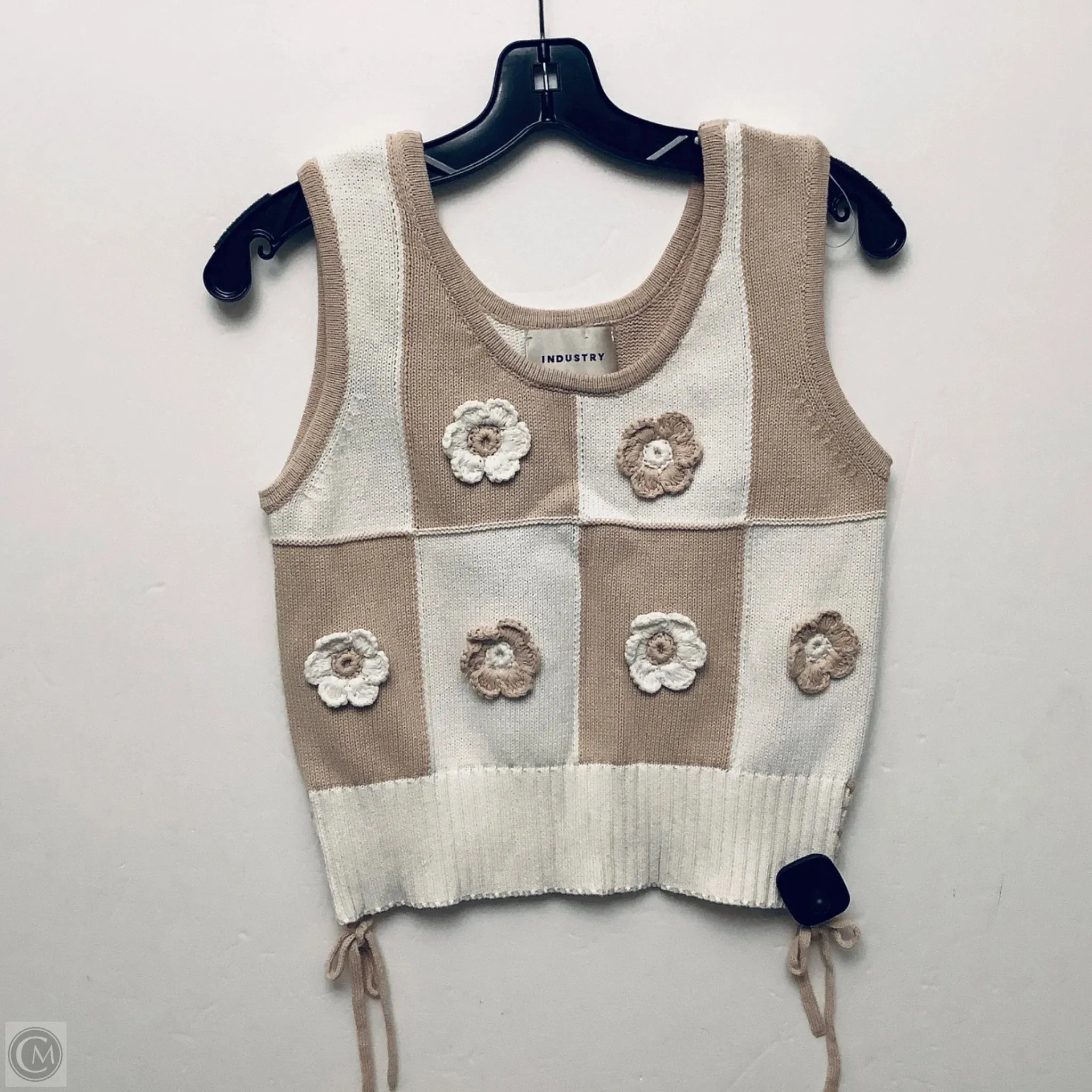 Top Sleeveless By Clothes Mentor In Tan, Size: S